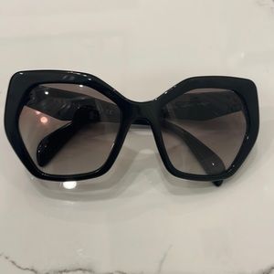 Prada Black Heritage spr 16r sunglasses